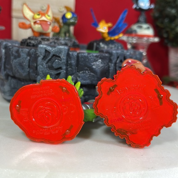 SKYLANDERS ACTION FIGURES W/PORTAL OF POWER BUNDLE - Picture 6 of 15